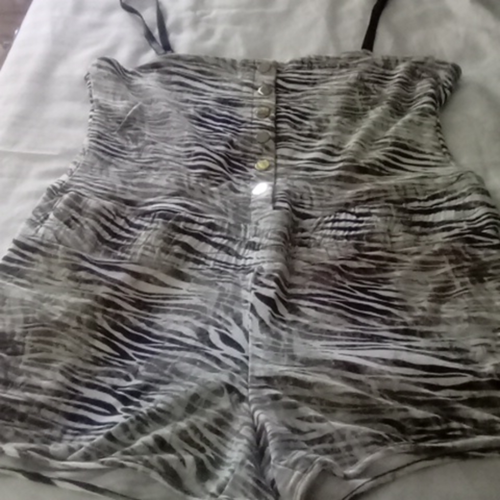 Clothes - Picture 3 of 3